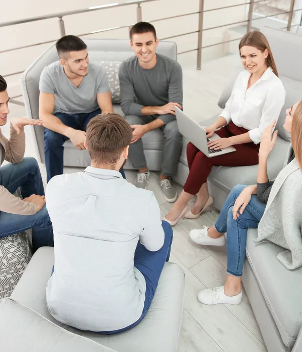 therapist-working-with-her-group-session-page